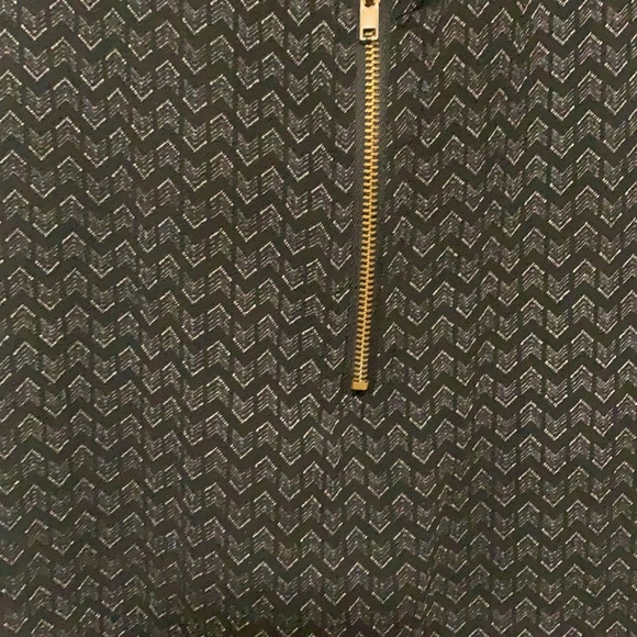 Black tank top with arrows - Picture 4 of 9